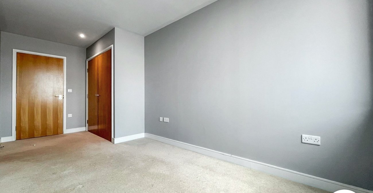2 bedroom property to rent in Dock Head Road | Robinson Michael & Jackson