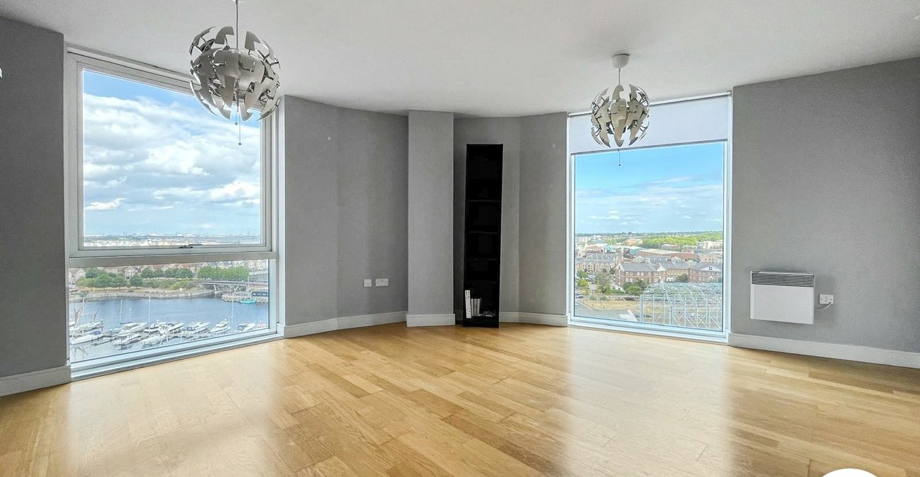 2 bedroom property to rent in Dock Head Road | Robinson Michael & Jackson