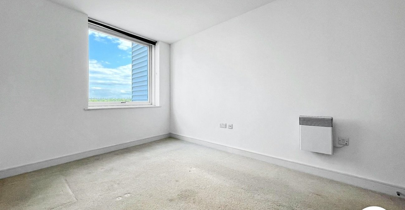 2 bedroom property to rent in Dock Head Road | Robinson Michael & Jackson