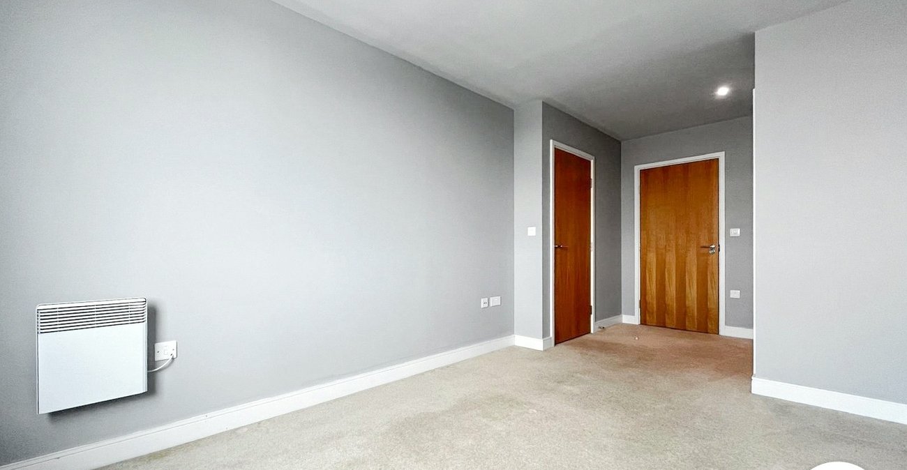 2 bedroom property to rent in Dock Head Road | Robinson Michael & Jackson