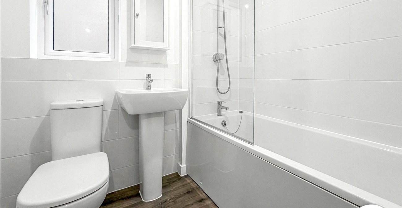 3 bedroom house to rent in Rainham | Robinson Michael & Jackson