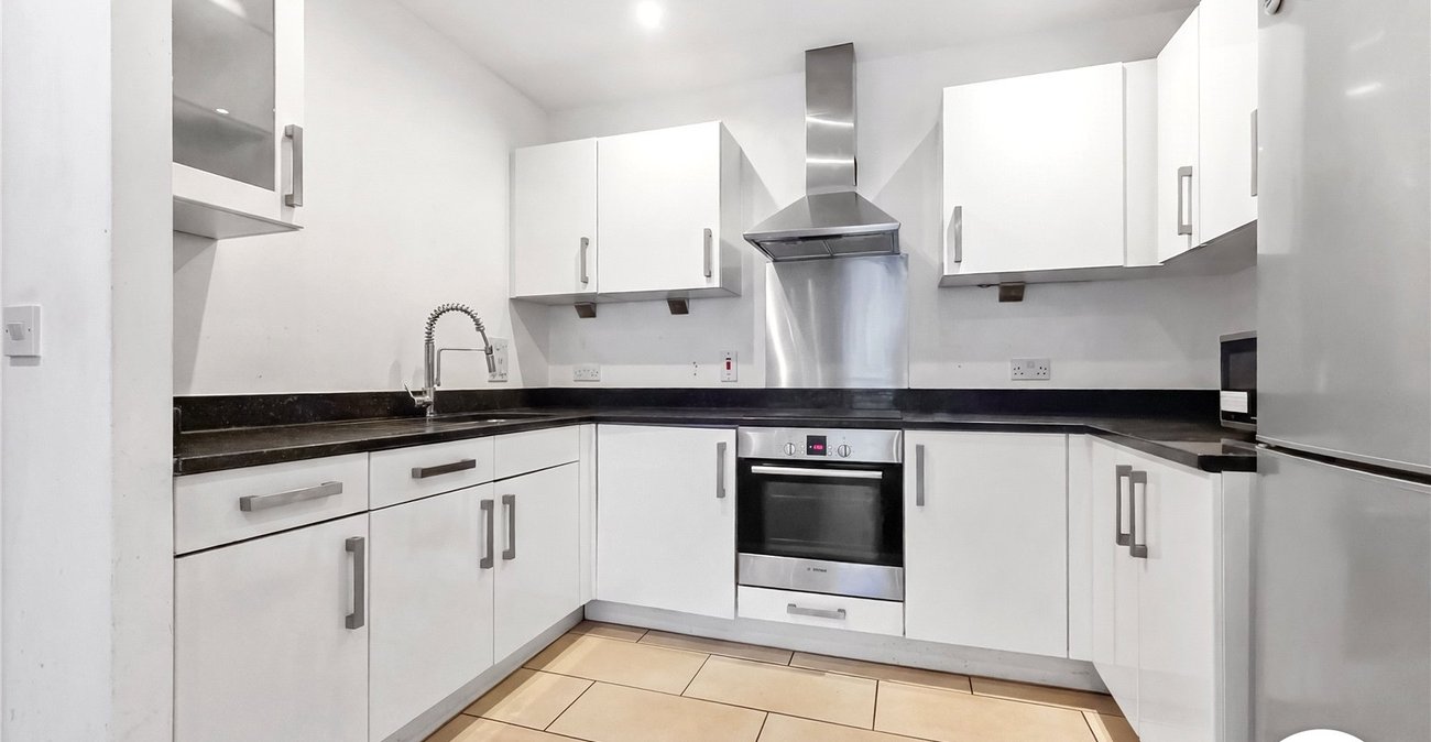 2 bedroom property to rent in Birdwood Avenue | Robinson Jackson