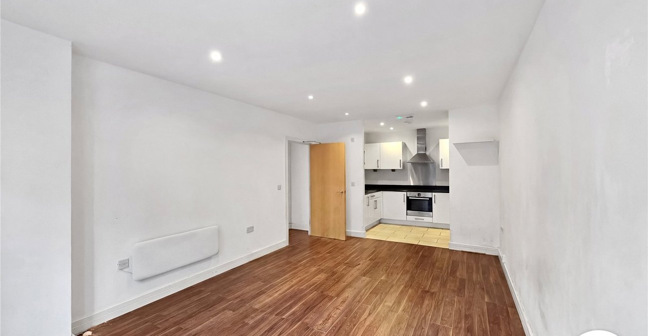 2 bedroom property to rent in Birdwood Avenue | Robinson Jackson