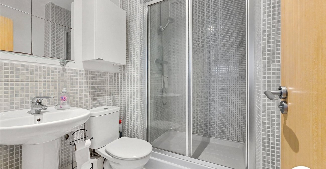 2 bedroom property to rent in Birdwood Avenue | Robinson Jackson