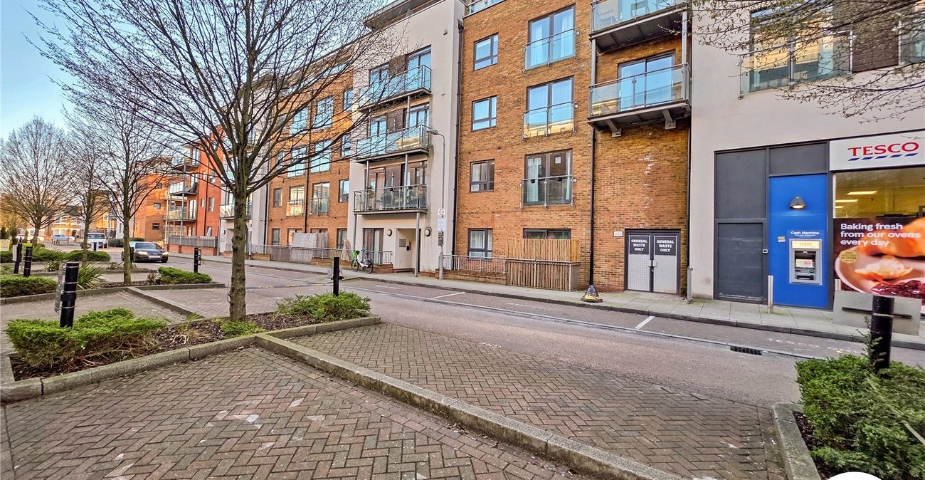 2 bedroom property to rent in Birdwood Avenue | Robinson Jackson