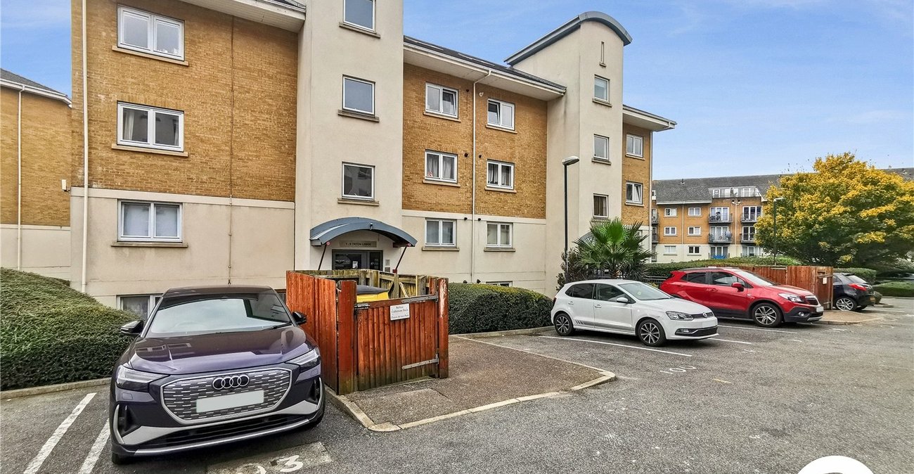 2 bedroom property to rent in Erith | Robinson Jackson