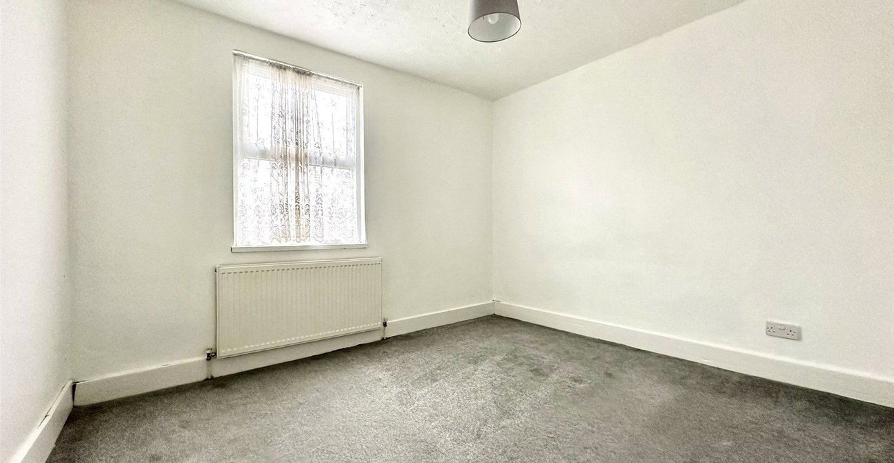 2 bedroom house to rent in Swanscombe | Robinson Michael & Jackson