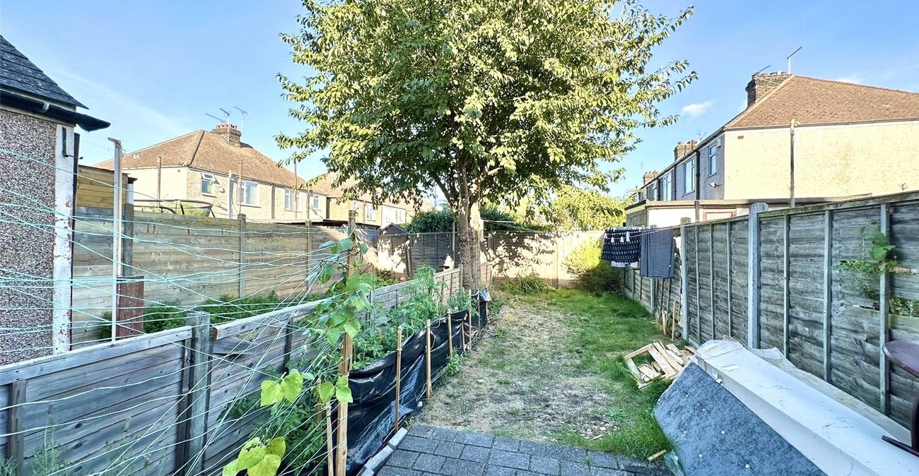 2 bedroom house to rent in Swanscombe | Robinson Michael & Jackson