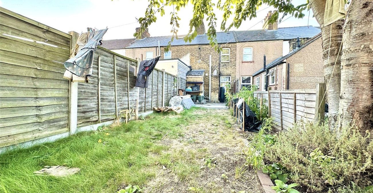 2 bedroom house to rent in Swanscombe | Robinson Michael & Jackson