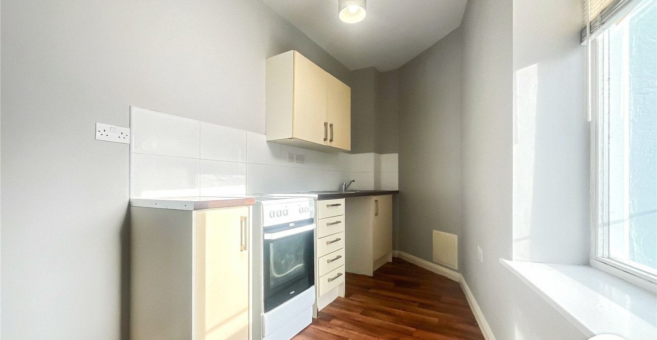 2 bedroom property to rent in Gillingham | Robinson Michael & Jackson