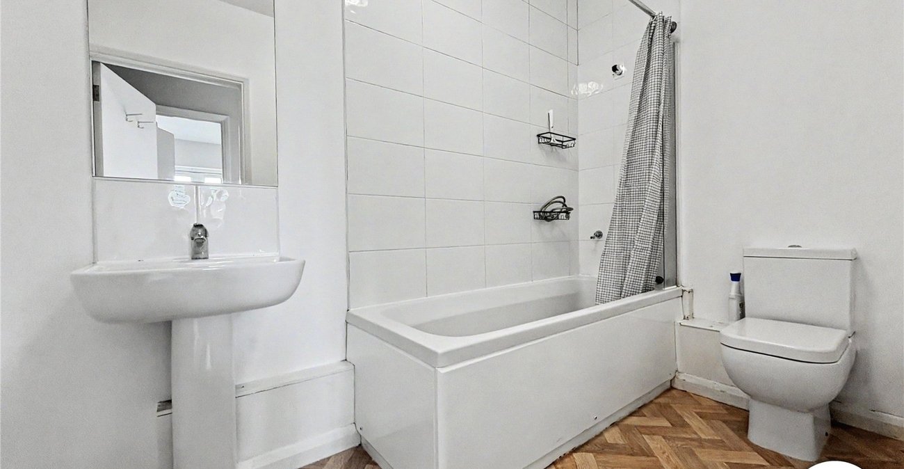 2 bedroom property to rent in Gillingham | Robinson Michael & Jackson