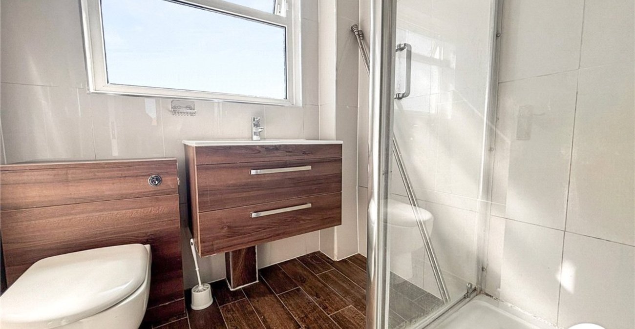 5 bedroom house to rent in Hextable | Robinson Jackson