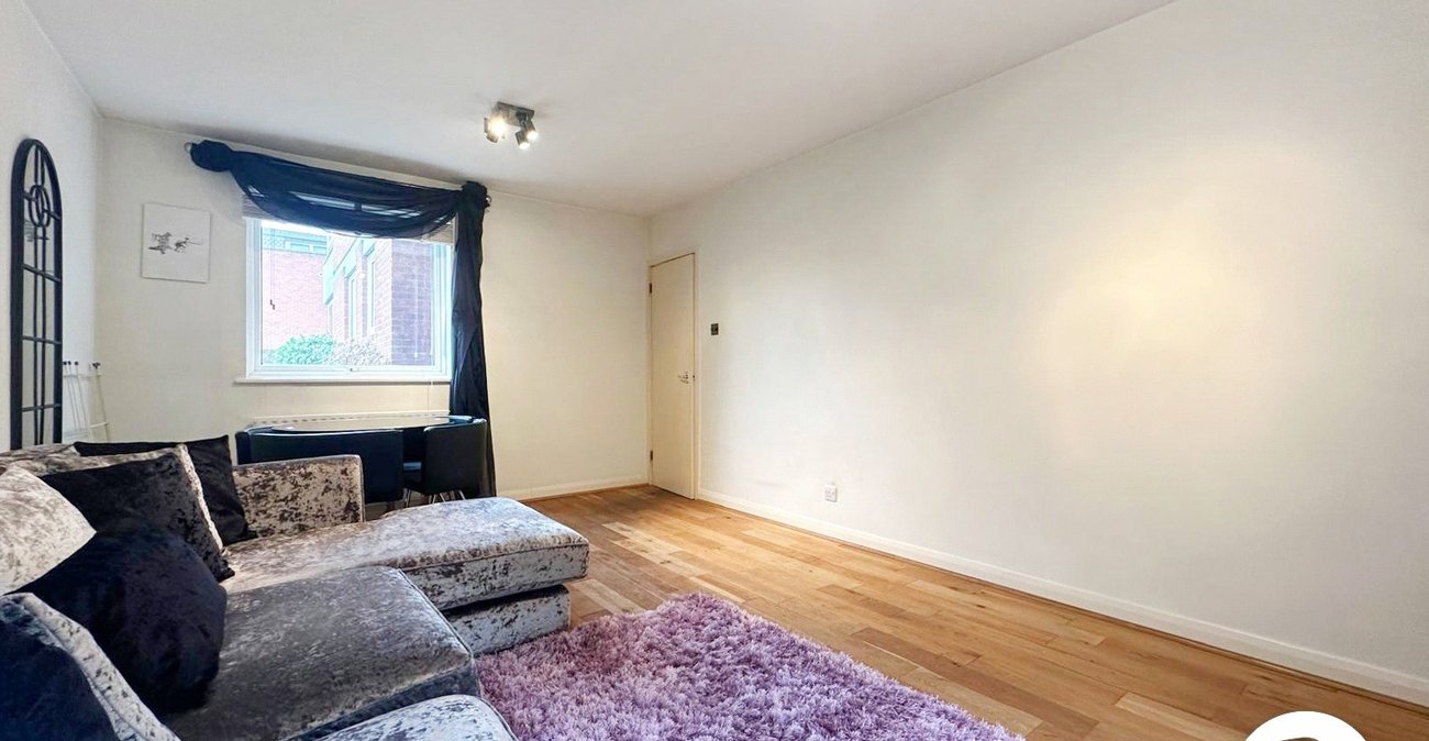 2 bedroom property to rent in London | 