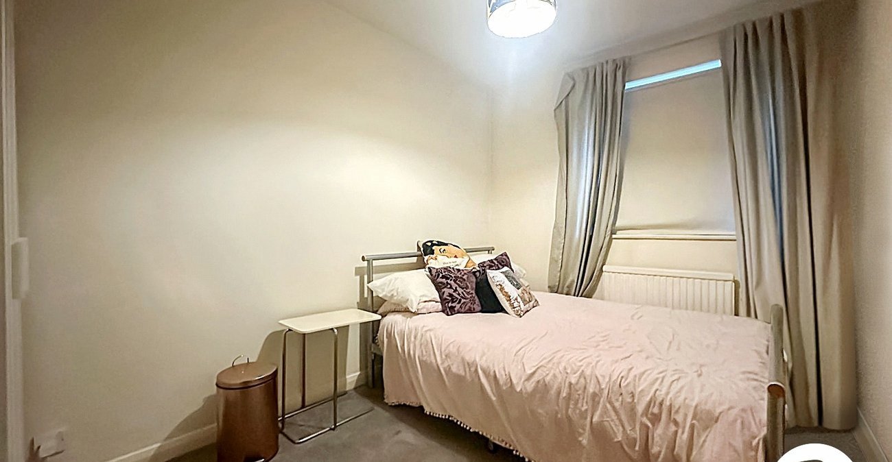 2 bedroom property to rent in London | 