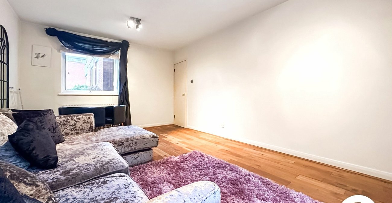 2 bedroom property to rent in London | 