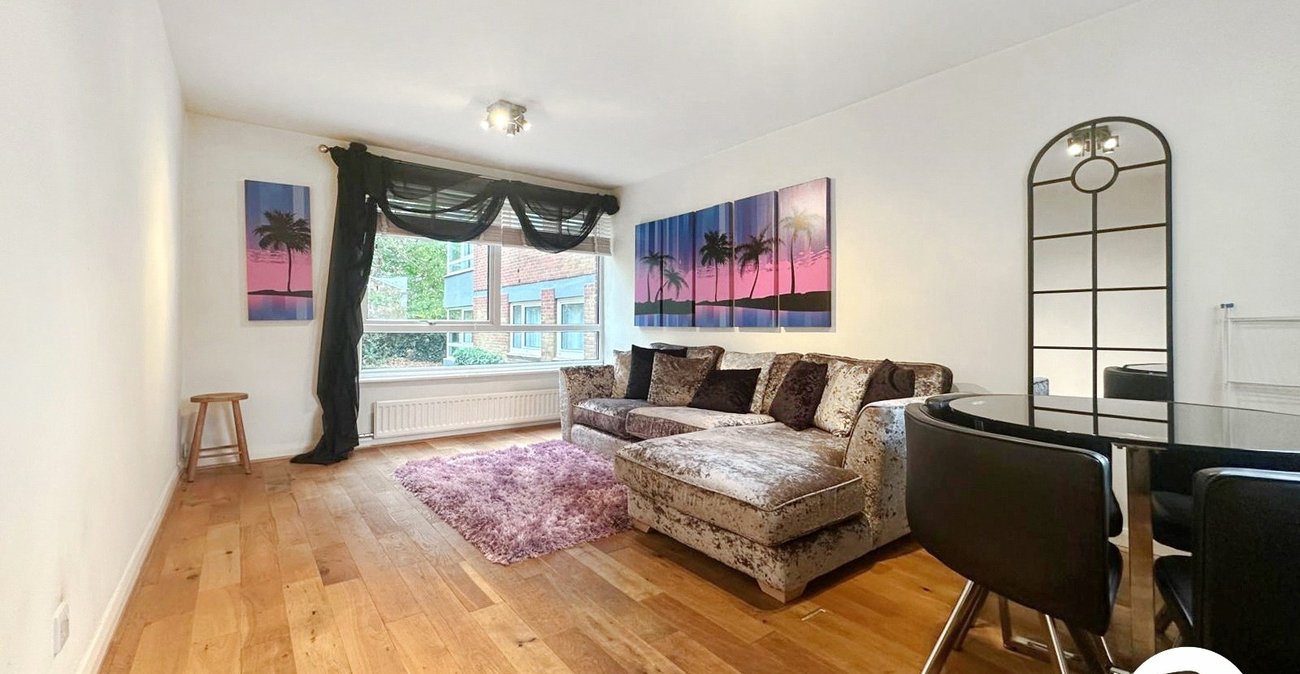 2 bedroom property to rent in London | 