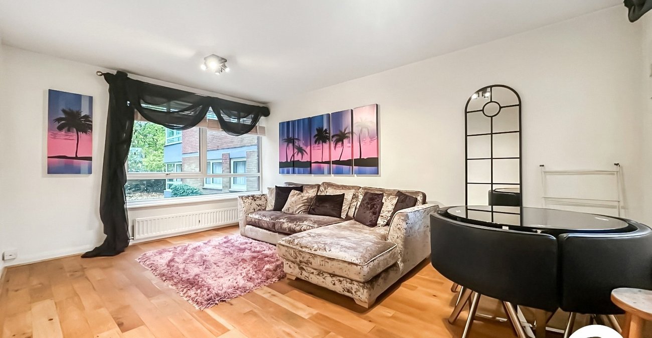 2 bedroom property to rent in London | 