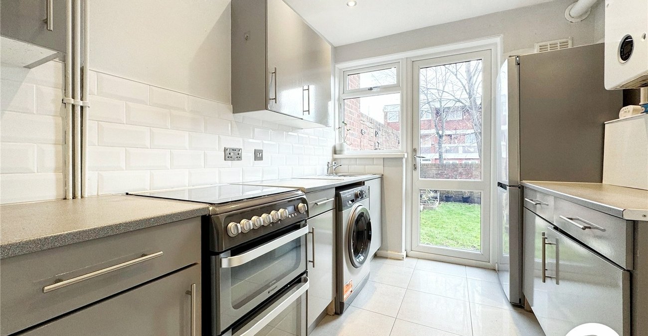 2 bedroom property to rent in London | 