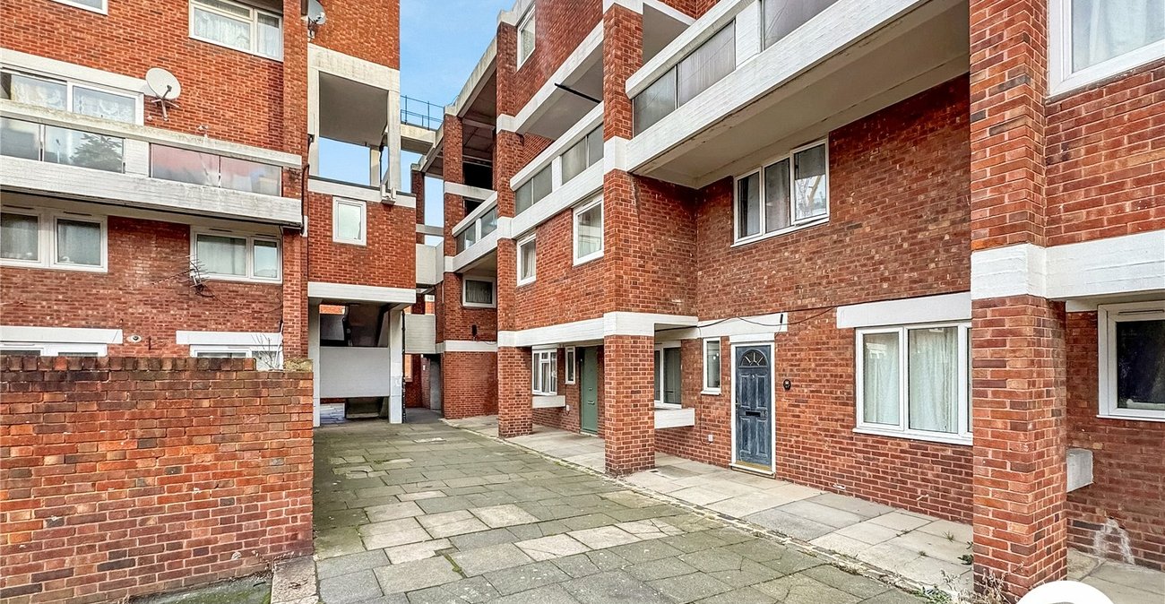 2 bedroom property to rent in London | 