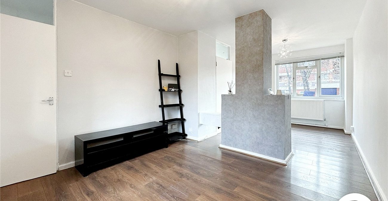 2 bedroom property to rent in London | 