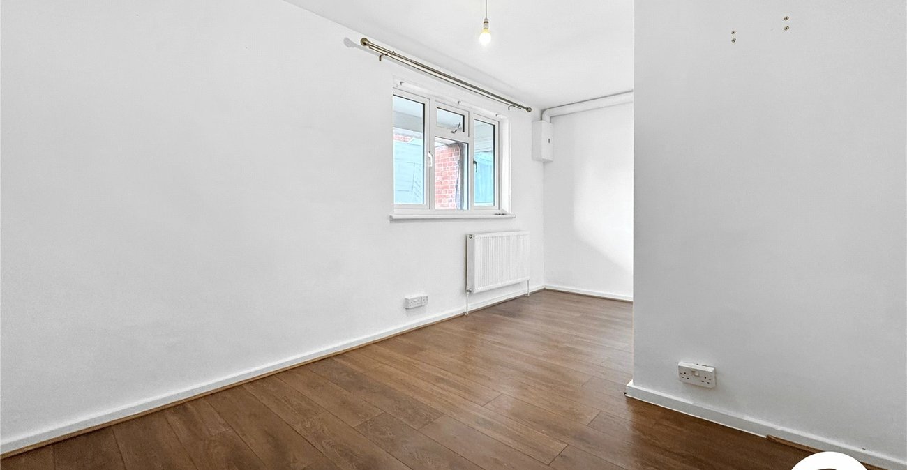 2 bedroom property to rent in London | 