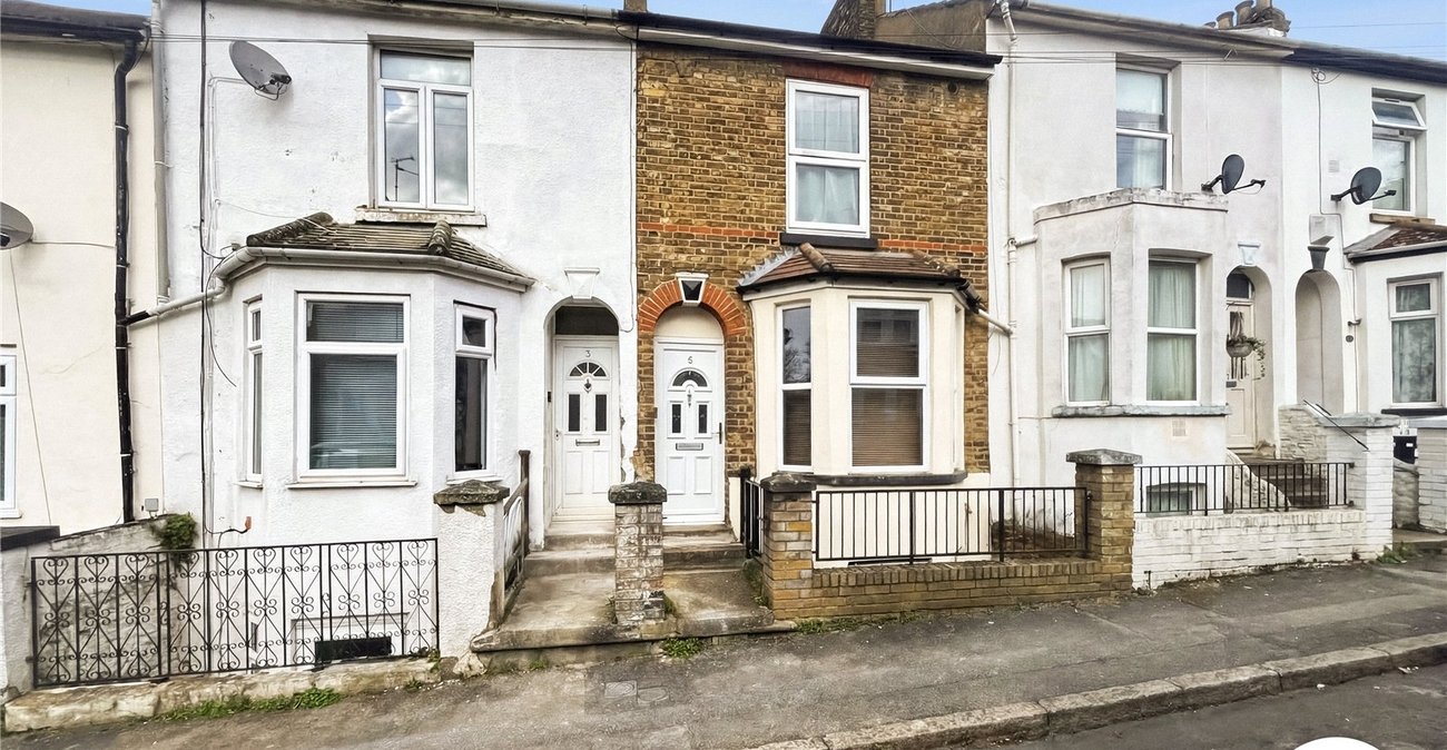 3 bedroom house to rent in Rochester | Robinson Michael & Jackson