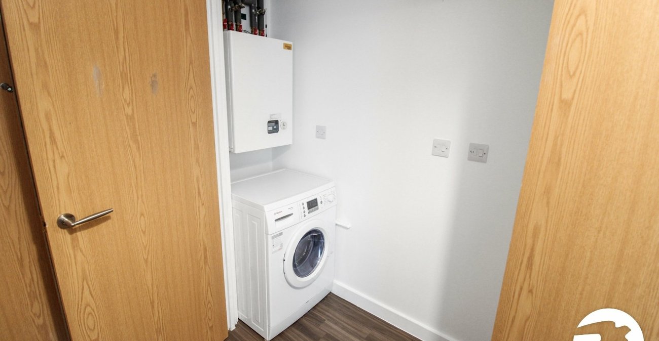 1 bedroom property to rent in Greenhithe | Robinson Michael & Jackson
