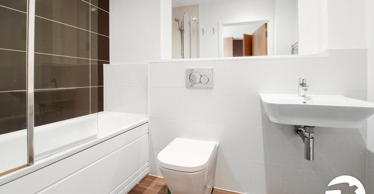 1 bedroom property to rent in Greenhithe | Robinson Michael & Jackson