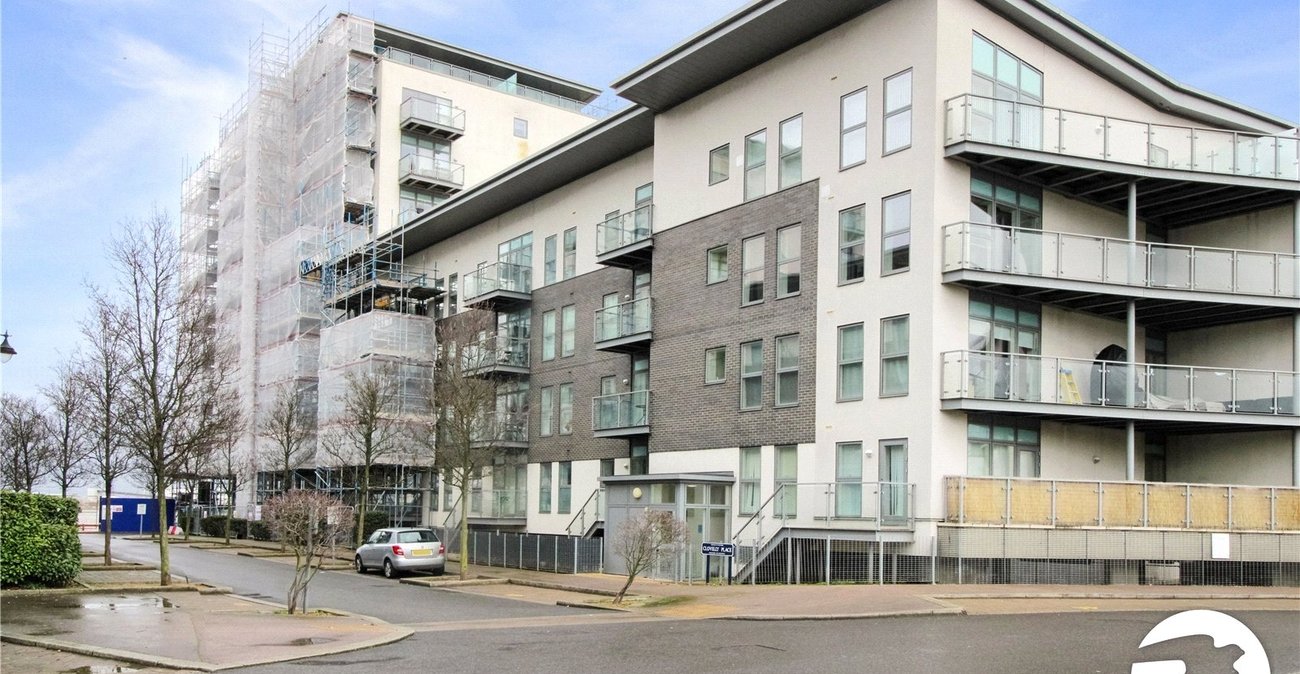 1 bedroom property to rent in Greenhithe | Robinson Michael & Jackson