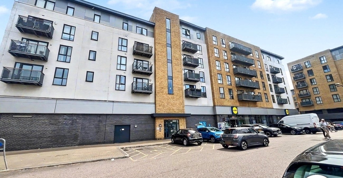 2 bedroom property to rent in Belvedere | Robinson Jackson