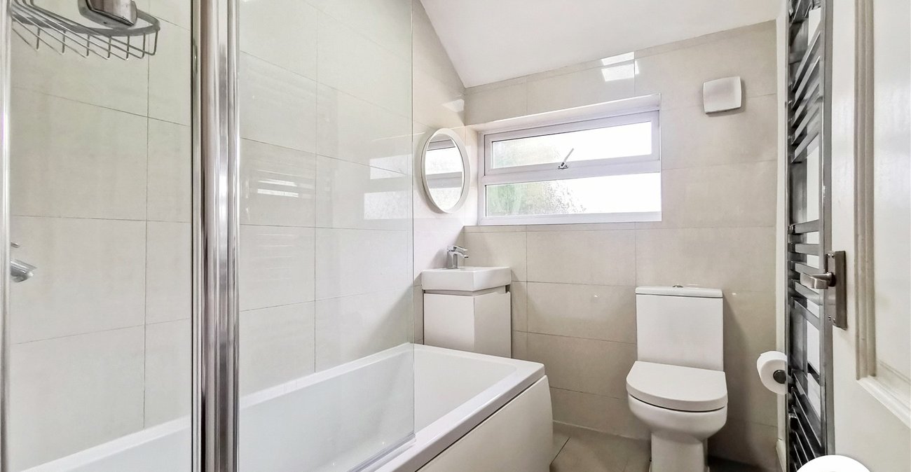 3 bedroom house to rent in Erith | Robinson Jackson