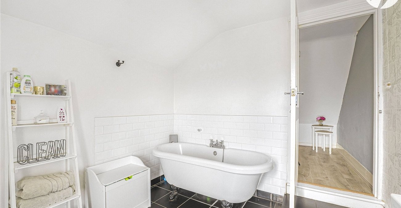 4 bedroom house to rent in Dartford | Robinson Jackson