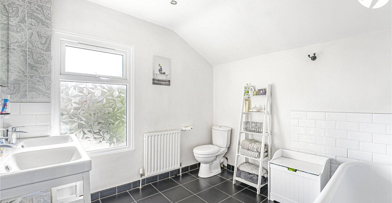 4 bedroom house to rent in Dartford | Robinson Jackson