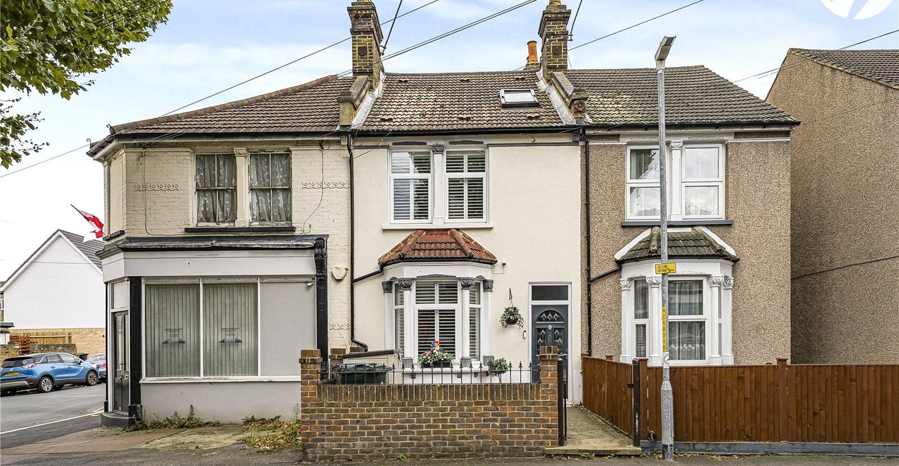 4 bedroom house to rent in Dartford | Robinson Jackson