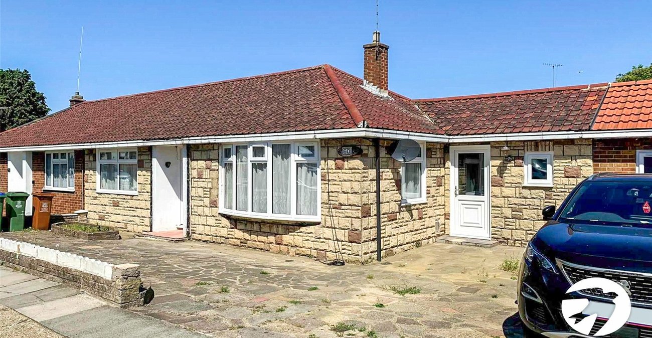3 bedroom bungalow to rent in Erith | Robinson Jackson