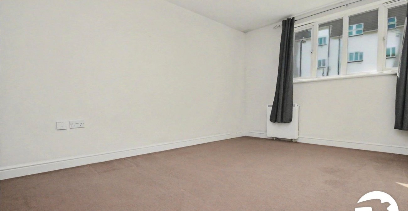 2 bedroom property to rent in Waterside | Robinson Michael & Jackson