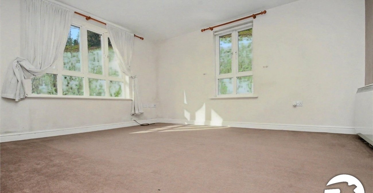2 bedroom property to rent in Waterside | Robinson Michael & Jackson