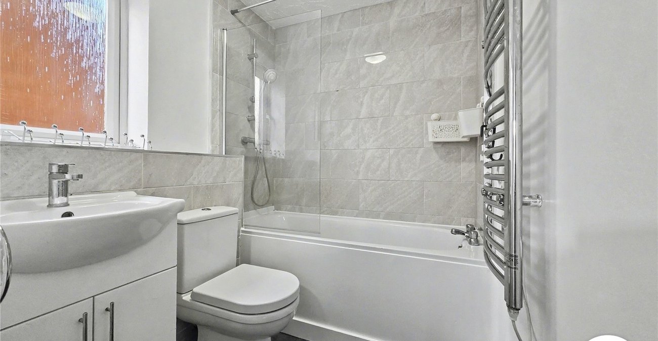 2 bedroom property to rent in Erith | Robinson Jackson