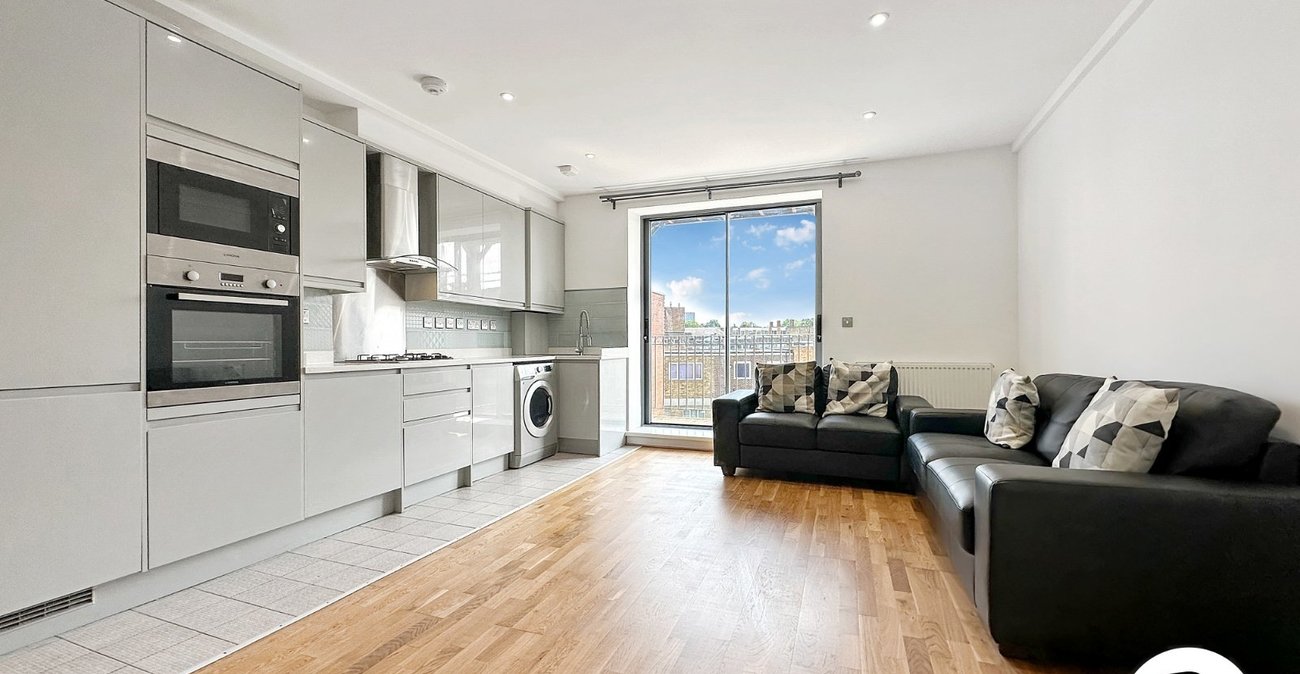 2 bedroom property to rent in Eltham | Robinson Jackson
