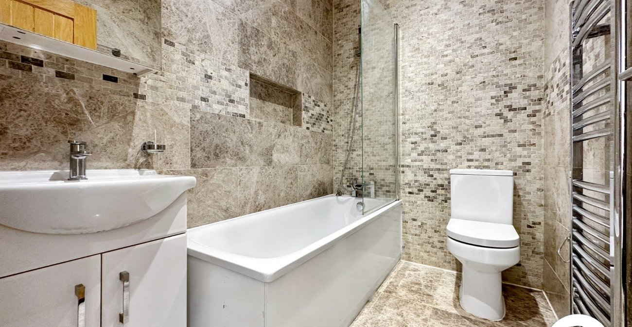 2 bedroom property to rent in Eltham | Robinson Jackson