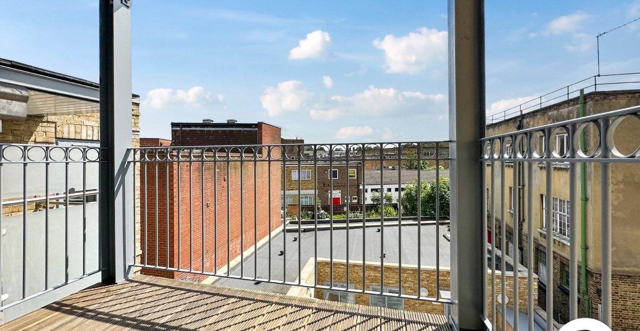2 bedroom property to rent in Eltham | Robinson Jackson
