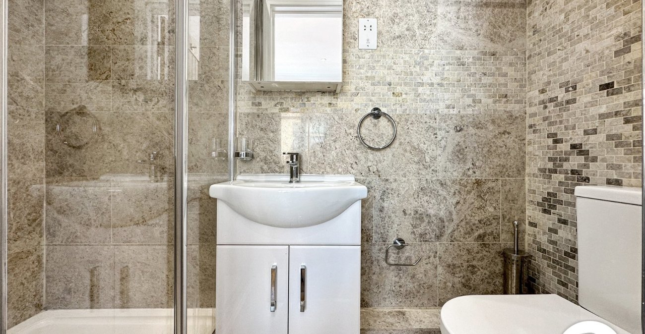 2 bedroom property to rent in Eltham | Robinson Jackson