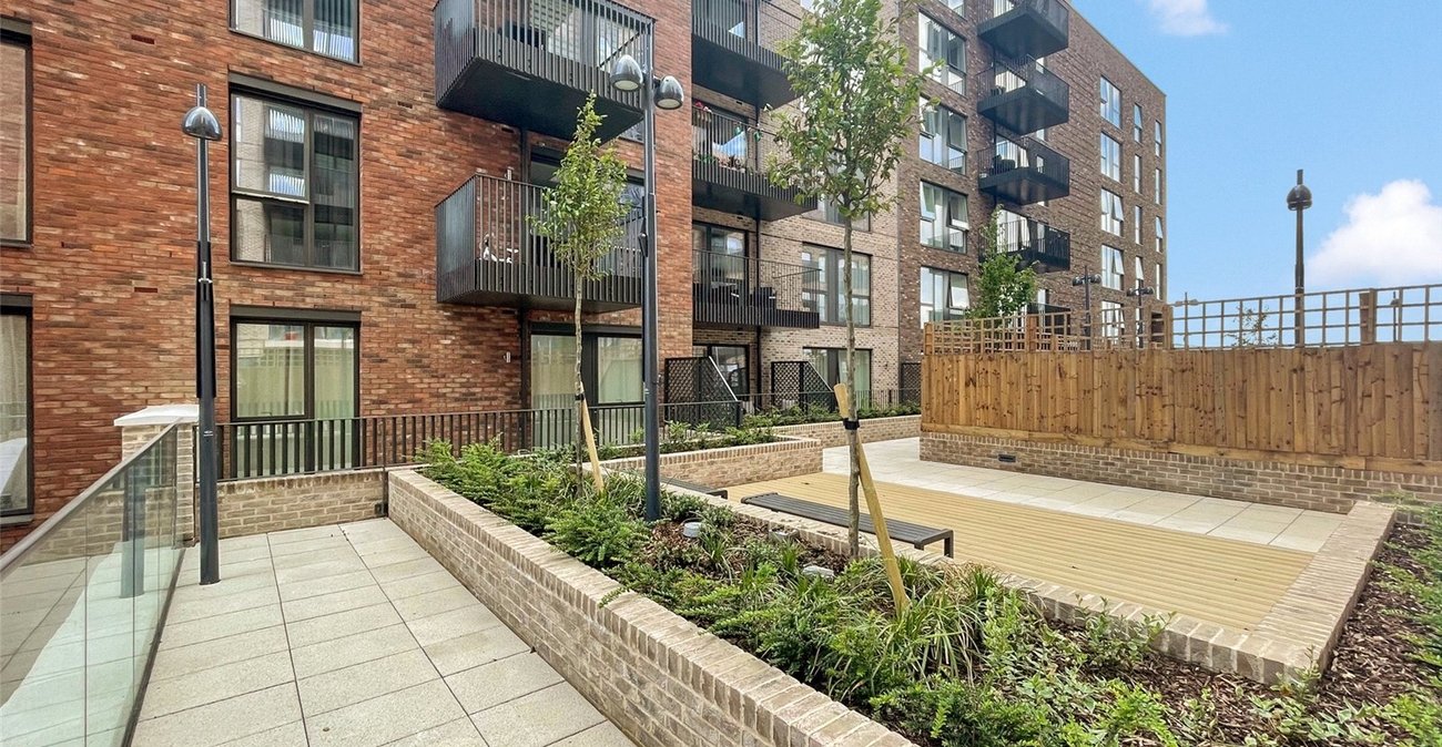 1 bedroom property to rent in 5 Regal Walk | Robinson Jackson