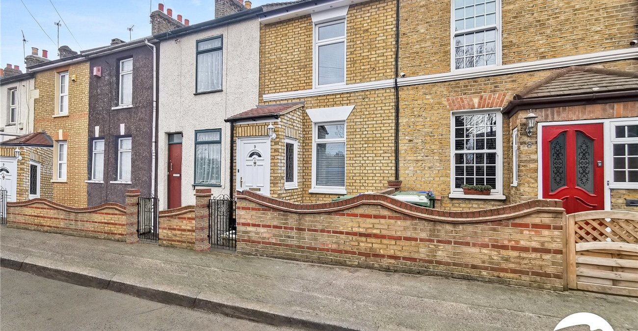 2 bedroom house to rent in Erith | Robinson Jackson