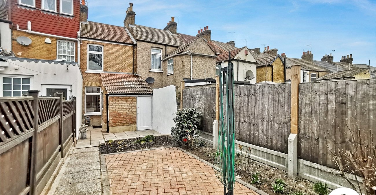 2 bedroom house to rent in Erith | Robinson Jackson