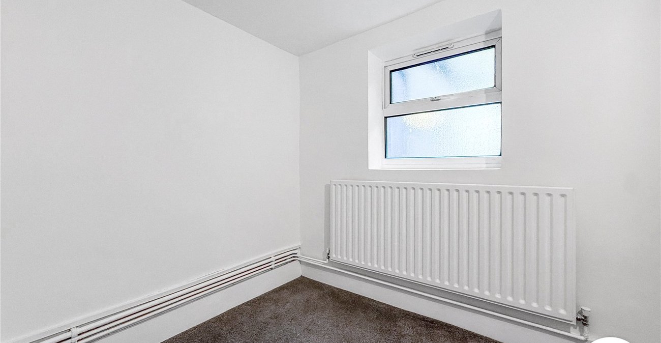 2 bedroom property to rent in London | Robinson Jackson