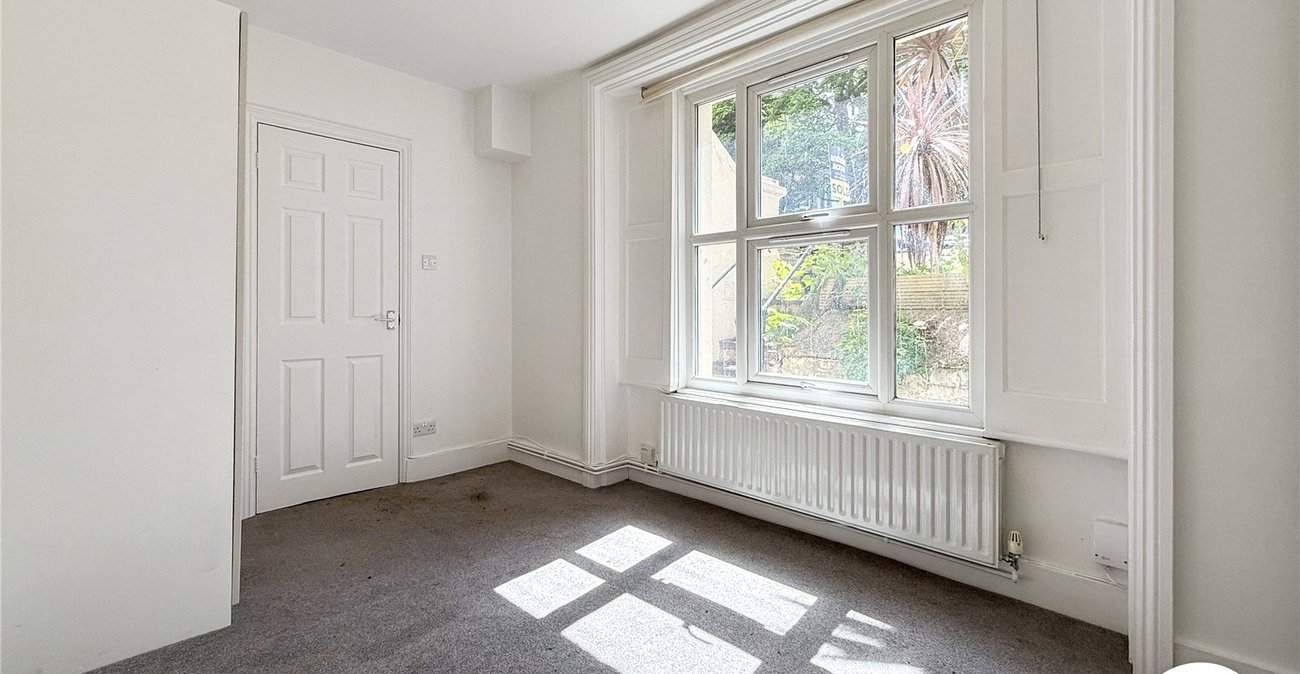 2 bedroom property to rent in London | Robinson Jackson