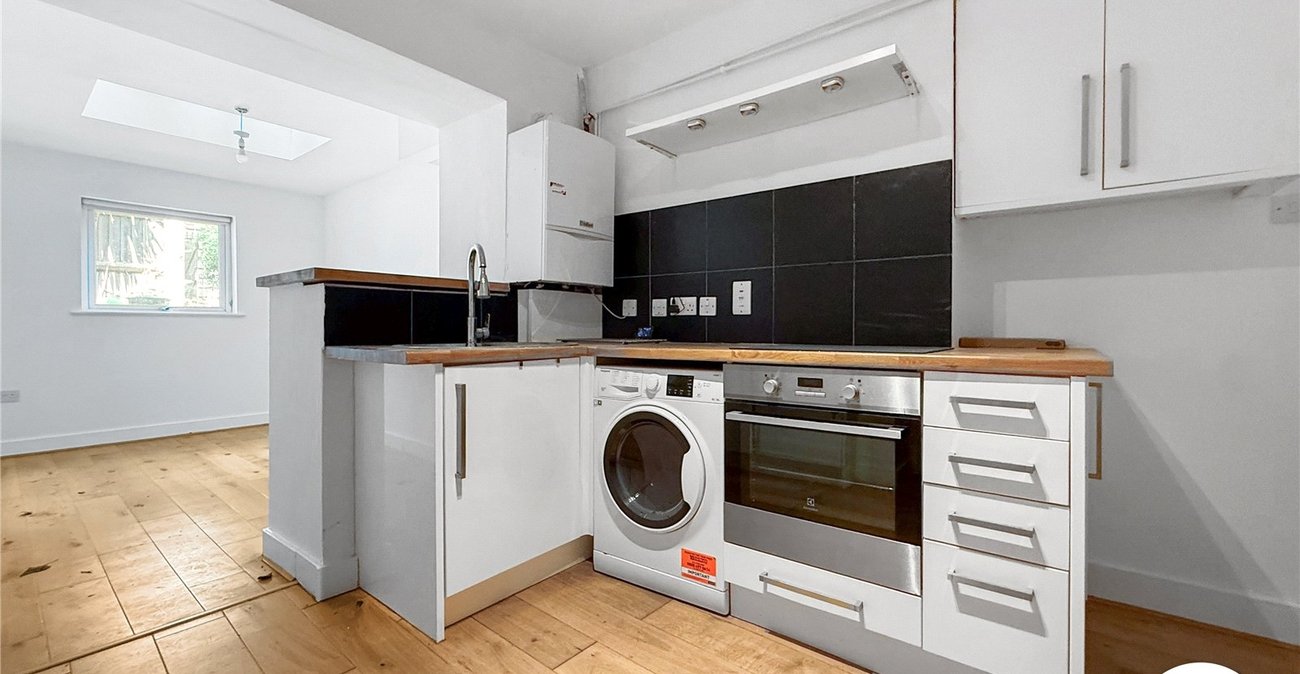 2 bedroom property to rent in London | Robinson Jackson
