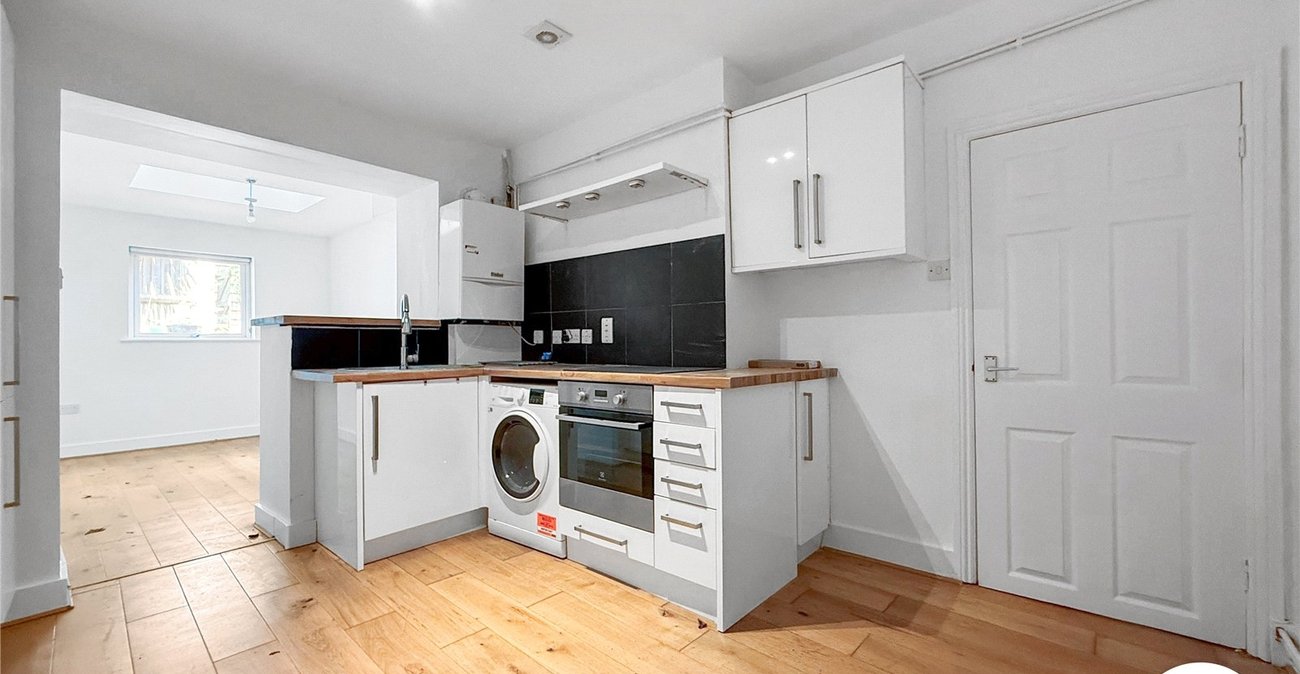 2 bedroom property to rent in London | Robinson Jackson
