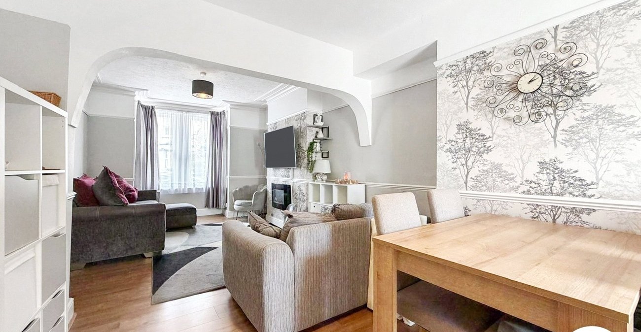 2 bedroom house to rent in London | 